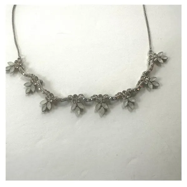 Rhinestone multi leaf choker necklace Silver - Image 10