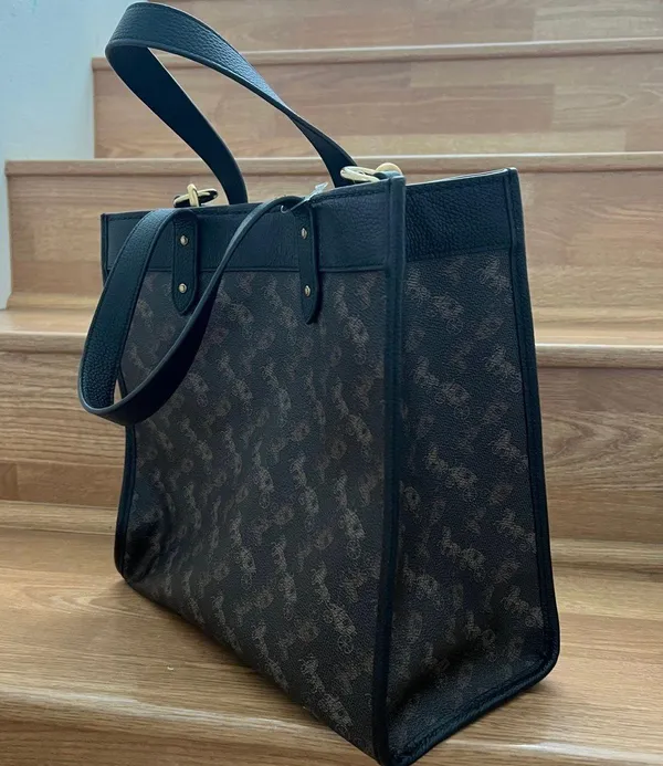 Field Tote 30 With Horse And Carriage Print - Image 3