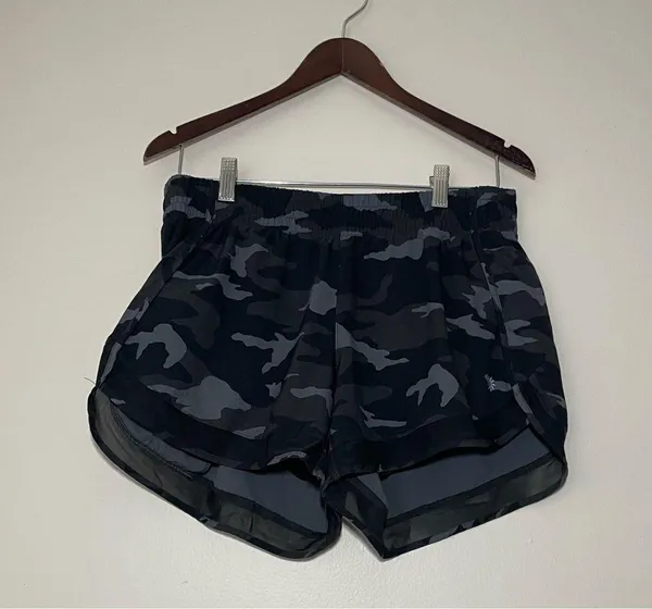 Athleta Printed Mesh Racer Run Short 4” - Image 6