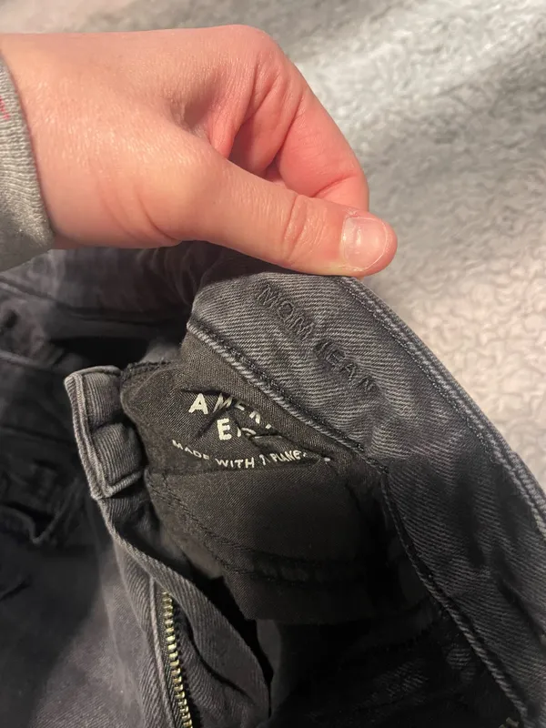Black American Eagle Mom Jeans Ripped - Image 4