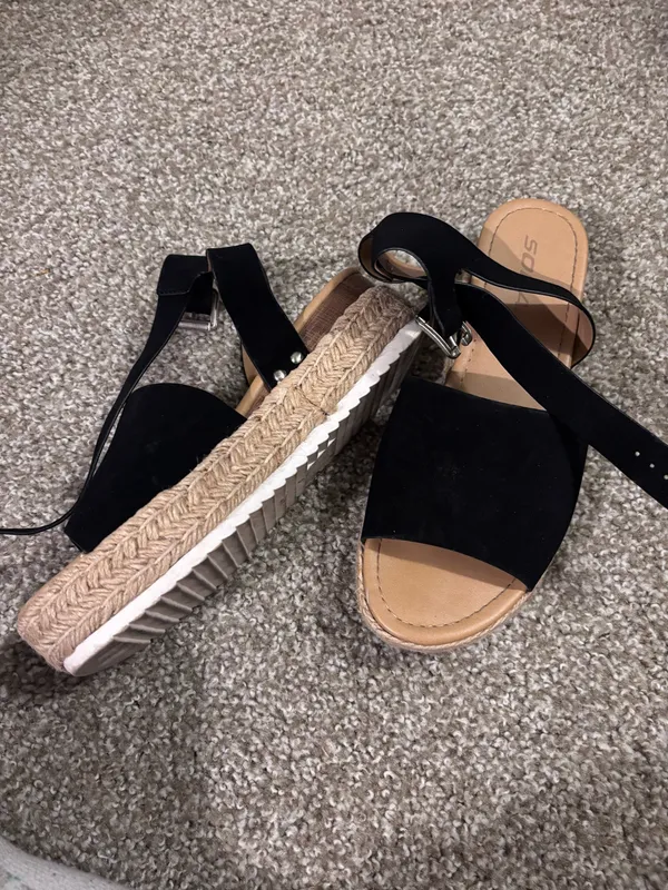 Soda Platform Sandals - Image 2