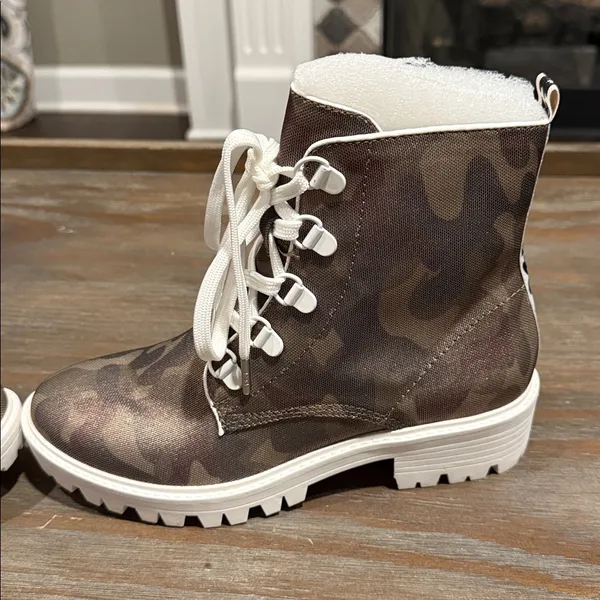 Kendall + Kylie Women’s Boots Size 6.5 New Camo Combat‎ Lace-Up Lug Sole - Image 3