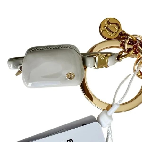 Lululemon Everywhere Belt Bag Key Charm Beech White / Gold - Image 7