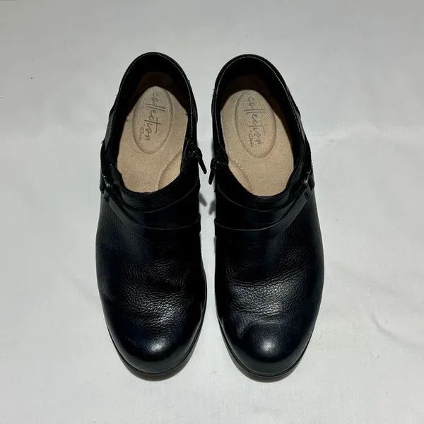 Clarks Collection Women's Comfort Ankle Boots Size 7.5 - Image 2