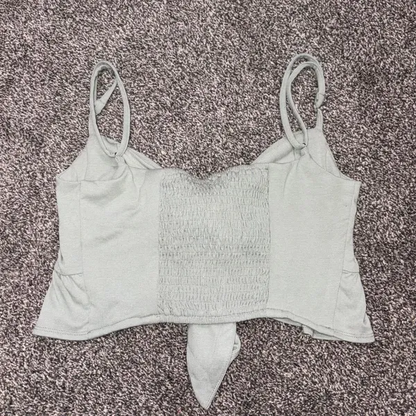 Boutique Mable light gray tie front crop top Small - Image 3