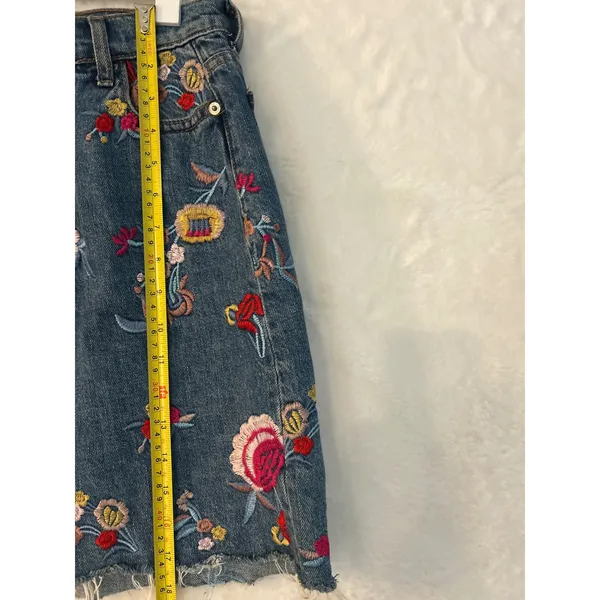 Zara Floral Embroidered Denim Mini Skirt Womens Size S Blue Raw Hem Boho‎ A-Line - Image 4