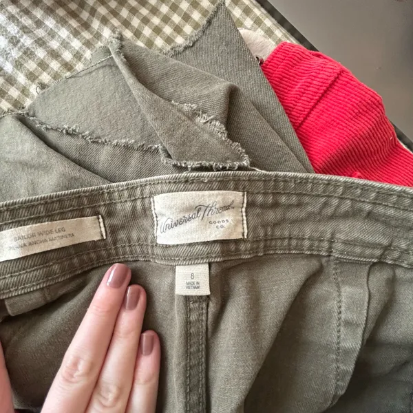 Universal Threads olive Green Wide Leg Pants - Image 3