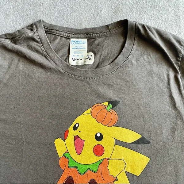 Pokémon Pikachu Women’s T-shirt Halloween Themed Gray Size Medium - Image 6