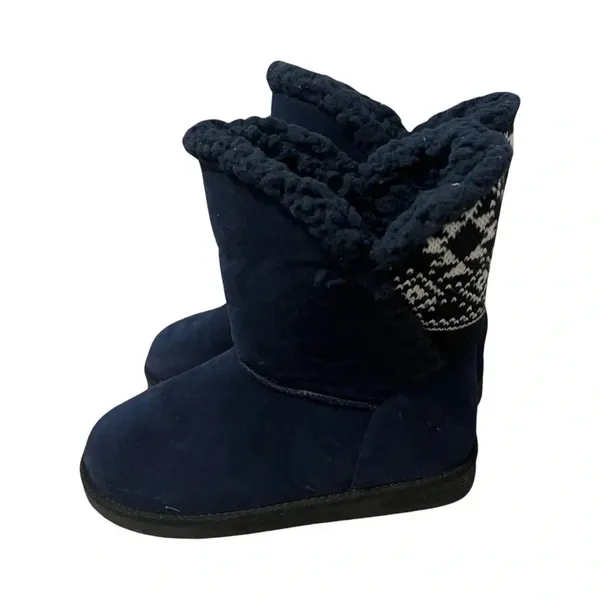 Essentials by Muk Luks Womens Navy Blue Fair Isle Knit Faux Fur Boots Size 7 NEW - Image 3