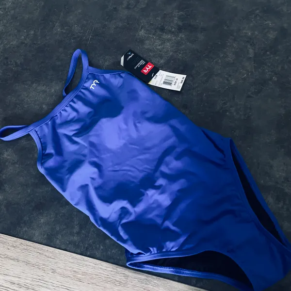 TYR Women's Tyreco Solid Diamondback Swimsuit  - Image 5