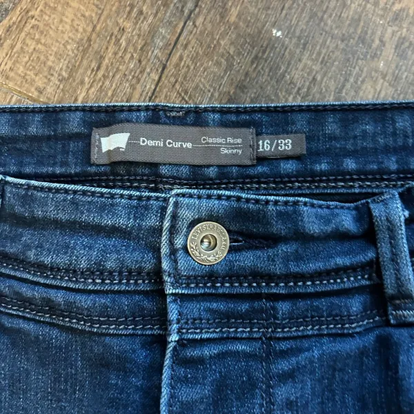 Levis Demi Curve Classic Rise Skinny Jeans Dark Wash‎ Blue Metallic Detail 16/33 - Image 4