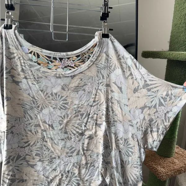American Eagle Floral Women's Top - Image 3