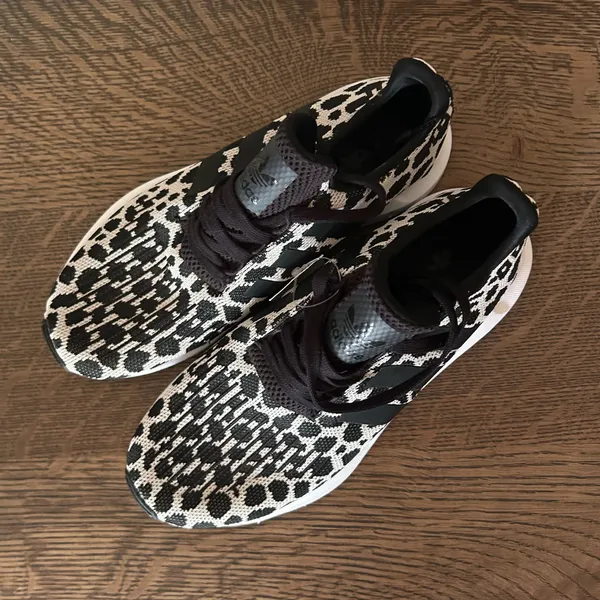 Adidas Swift Run 1.0 Shoes Women’s 8 - Image 3