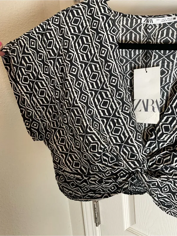 NWT Zara Black & White Geometric Print Front Knot Crop Top Size Large - Image 5