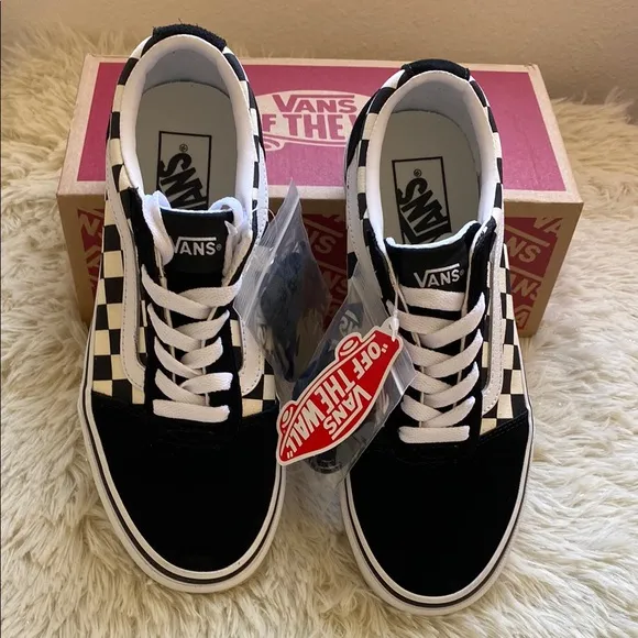 NWT Vans Ward women's sneakers. - Image 2