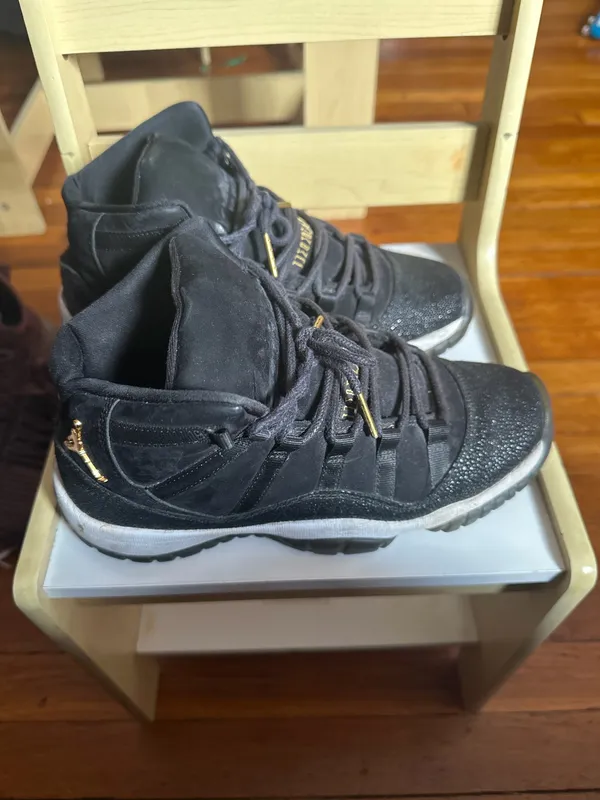 Air Jordan 11 Retro Black Gold Mens Shoes - Image 2
