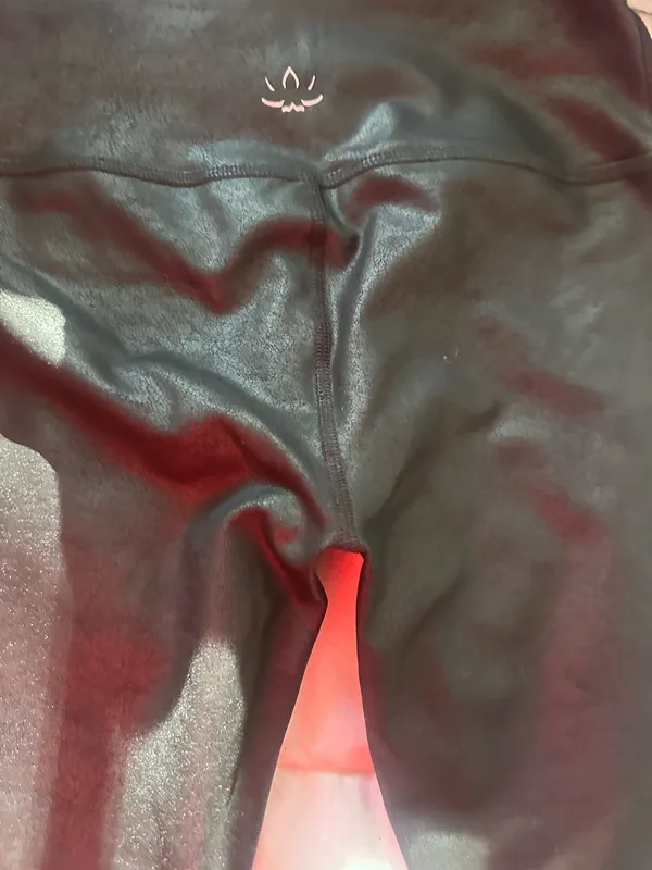 Beyond Yoga black shine  leggings - Image 5