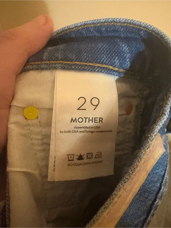 Mother SNACKS! High Waisted Twizzy Skimp Jeans in Delicious Memories - Image 6