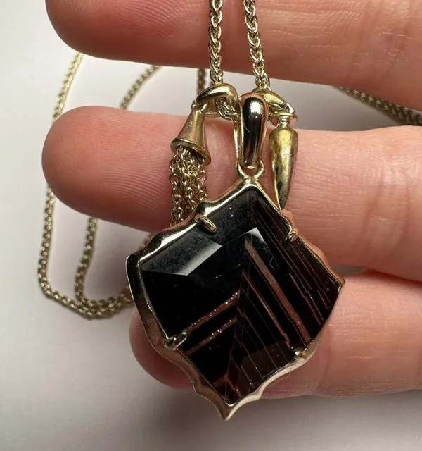 Kendra Scott Arlet Pendant Necklace Gold Tone Brown / Black Glass With Charms - Image 5