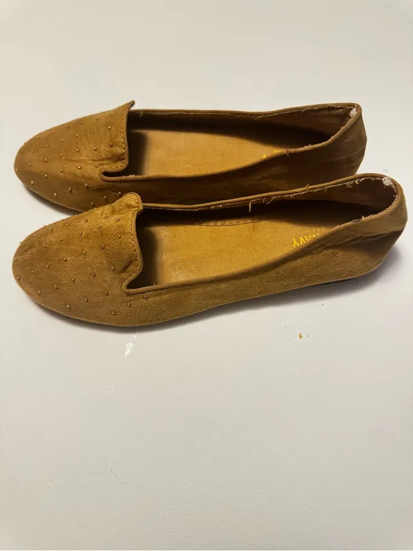 Old Navy Women's Brown Studded Flats Sz 8 - Image 2