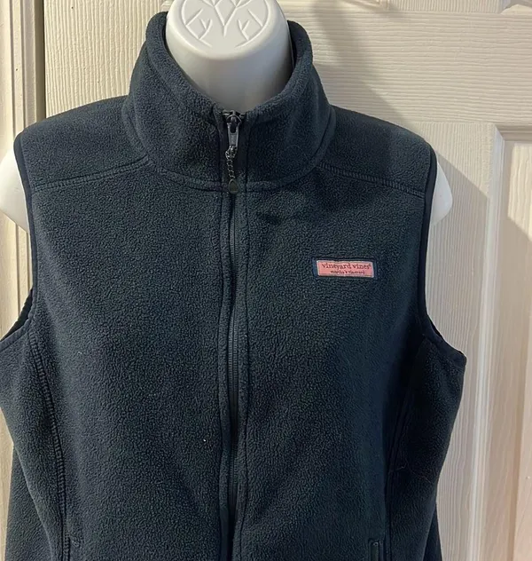 Vineyard Vines fleece vest size XS - Image 2