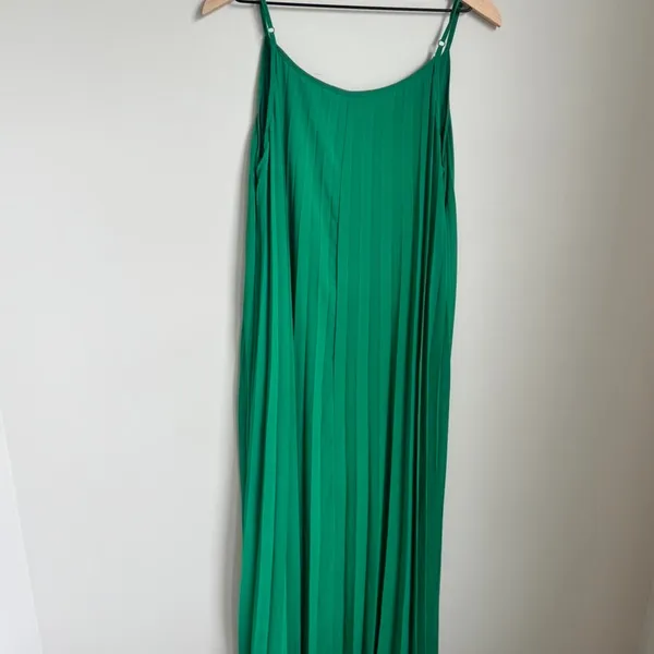 Primp Boutique Emerald Green Micro Pleated Spaghetti Strap Maxi Dress Size L - Image 2