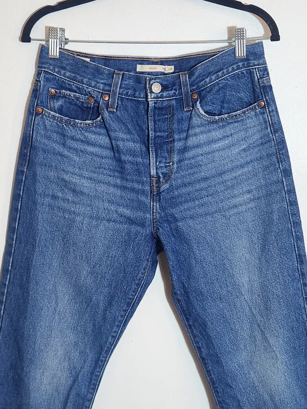 Levi's Women's Wedgie Ankle Jeans Size 28 - Image 2