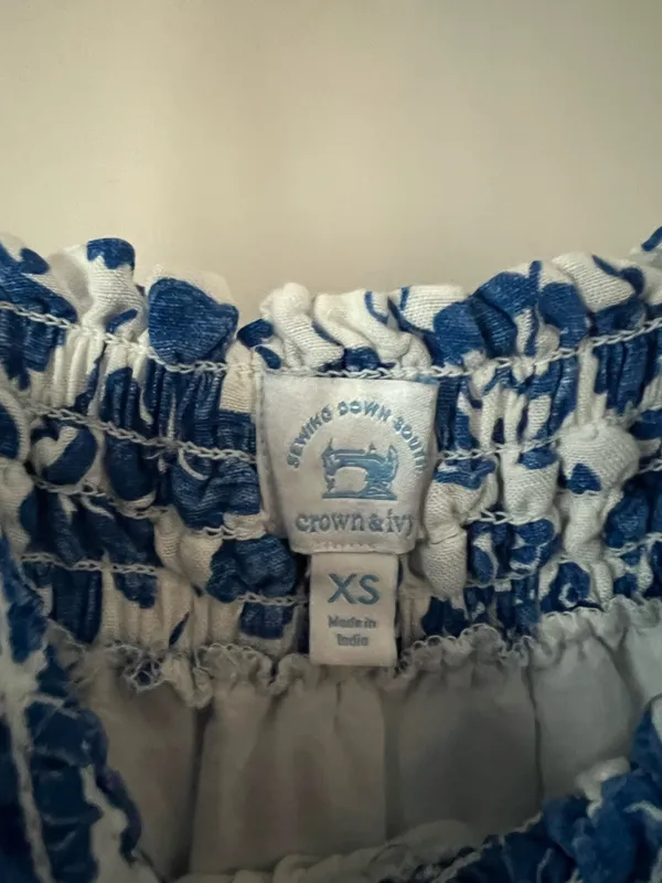 Blue and white crown and ivy dress - Image 4