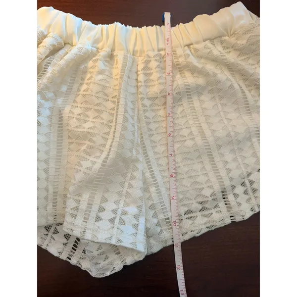 Sage White Lace Shorts Made in USA Elastic Waist Lined Openwork Size Small - Image 5