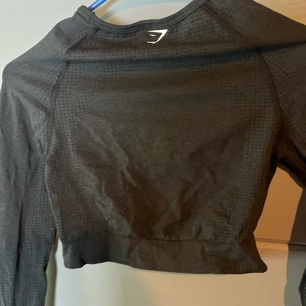 Gymshark cropped workout top - Image 5