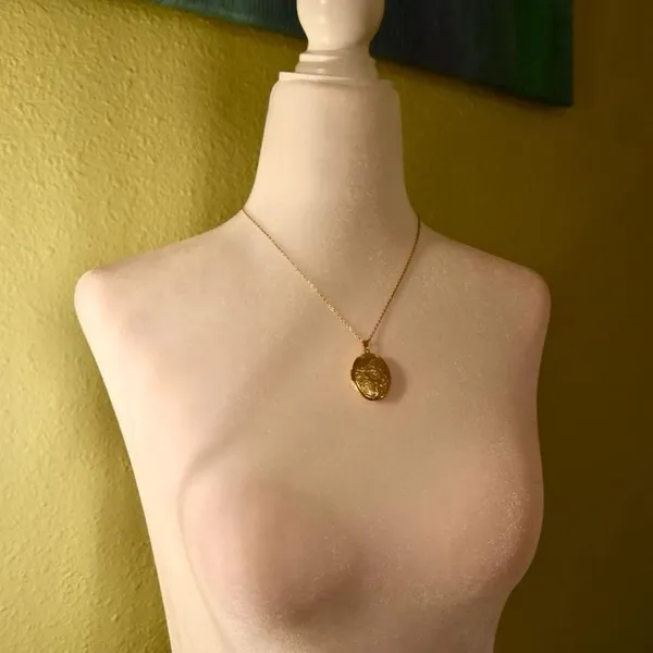 Gold Floral Design Oval Locket Necklace - Image 5