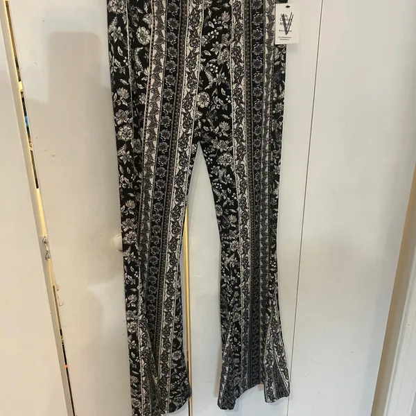 Black and White Floral Patterned stretch Bell bottom Pants Size L - Image 8