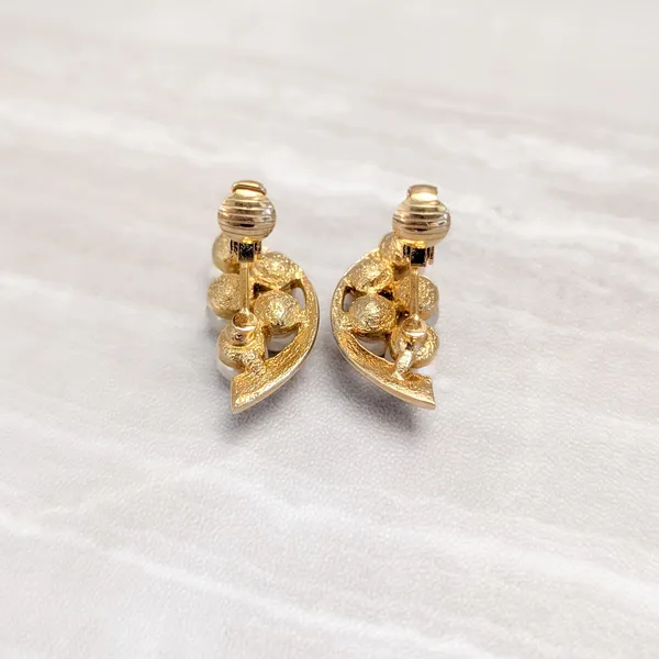 Vintage Clip On Earrings Elegant Faux Pearls and Gold Tone Stylish - Image 3