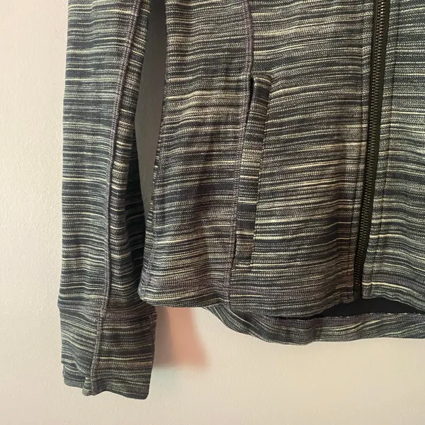 Lululemon Gray Hooded Define Jacket Heathered Stripe Full Zip Athleisure size 6 - Image 5