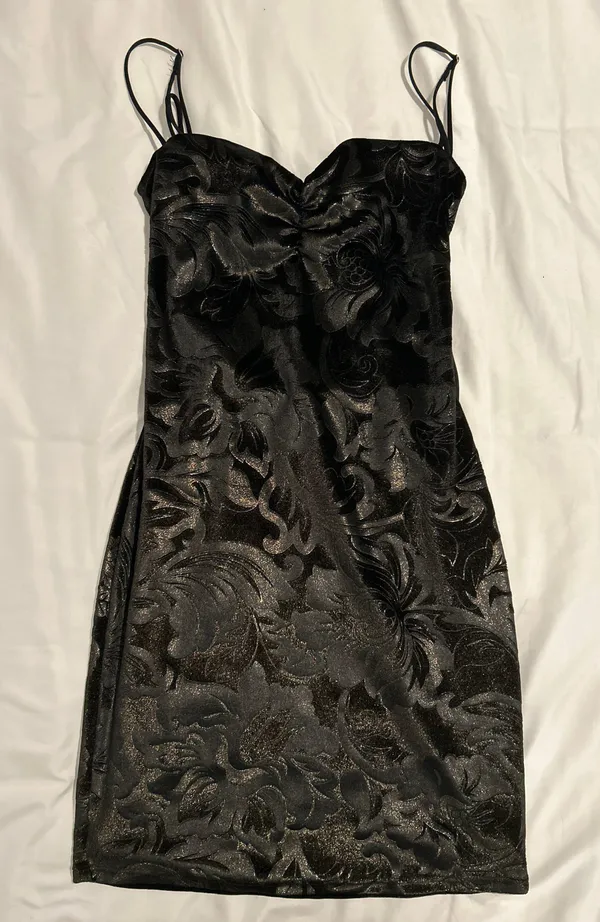 Lucy in the Sky kendall velvet dress in black shimmer - Image 7