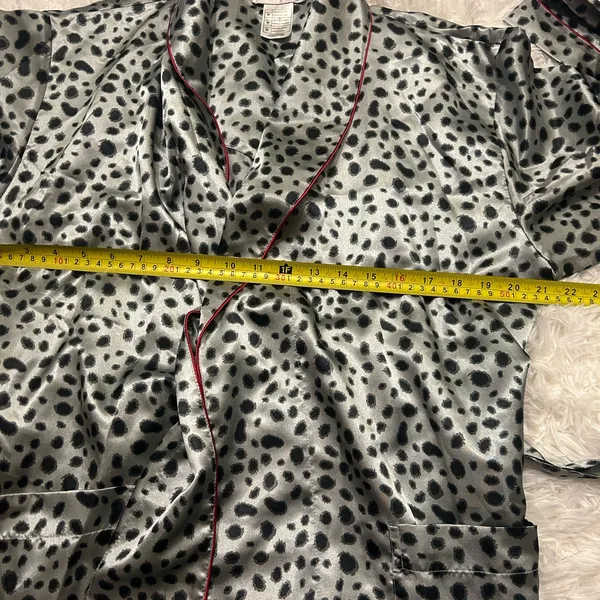 Vintage Disney Store 101 Dalmatians Cruella gray black satin robe woman’s Medium - Image 7