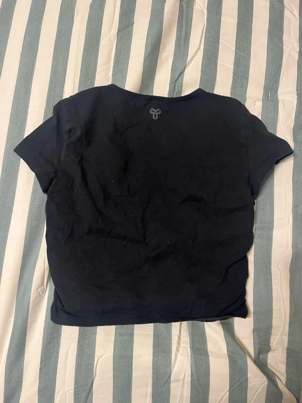 Aritzia TNA Black Cropped Tee - Image 2