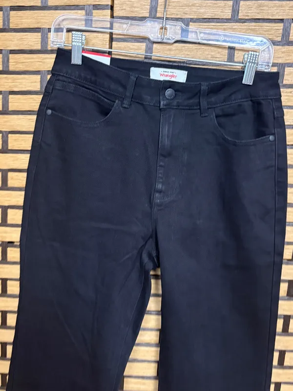 Wrangler black high rise bootcut jeans size 8/29 - Image 3