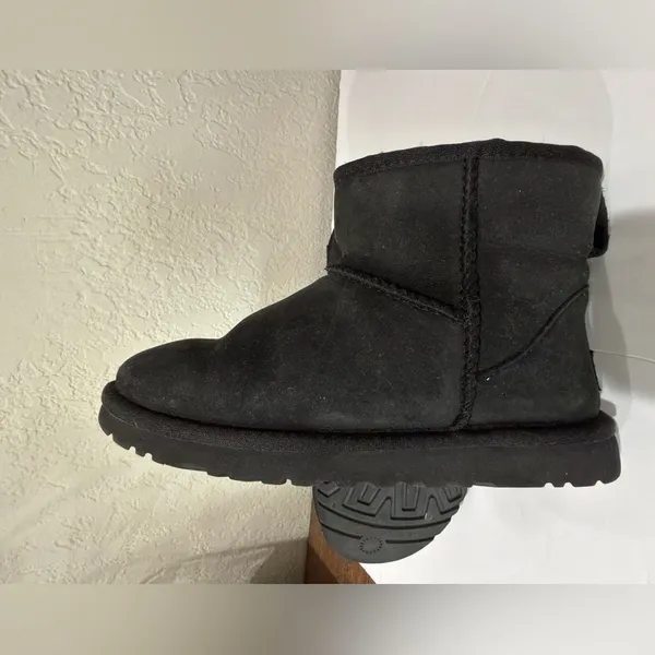 UGG Women's Classic II Mini Boots size 5 - Image 11