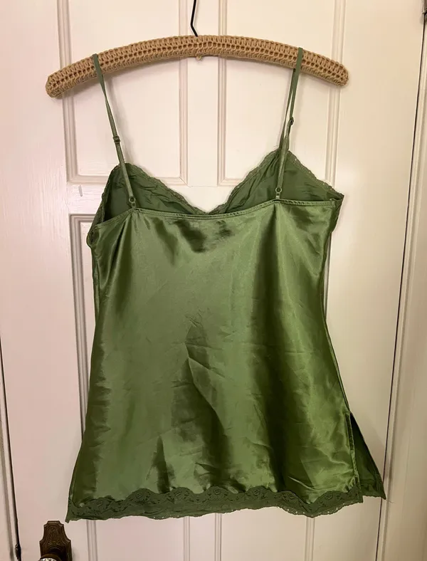 green slip top Size M - Image 3