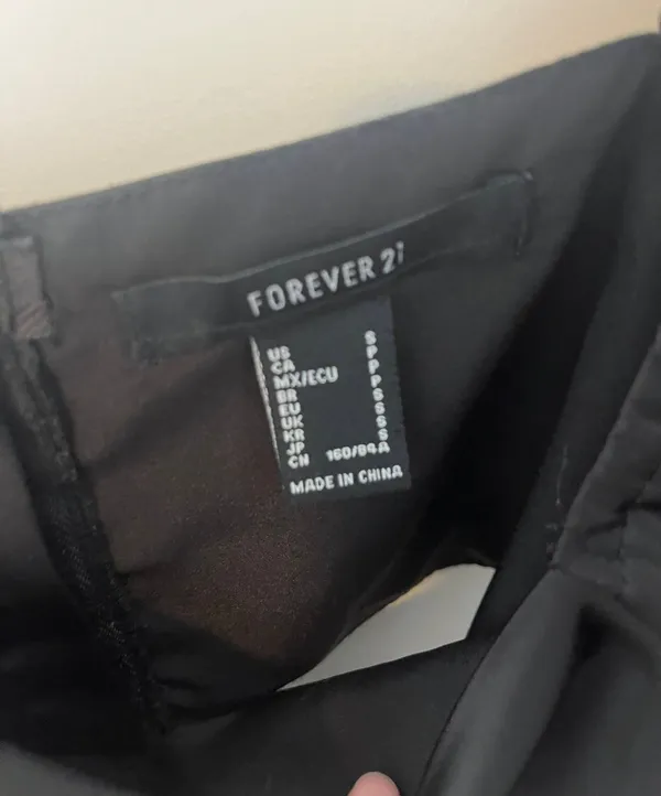 Forever 21 black silk crop top - Image 5
