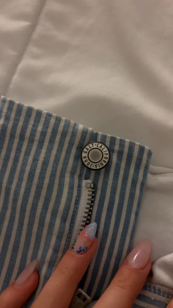 brandy melville blue and white striped mini skirt with built in shorts size small - Image 2