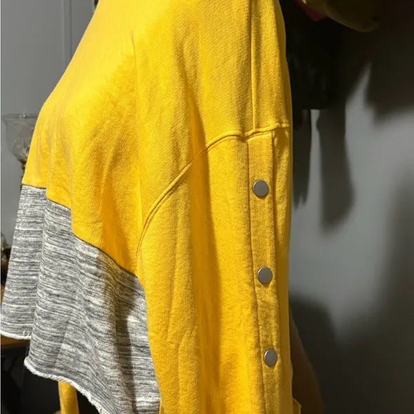 Victoria’s Secret PINK tag Yellow and Gray Women's Top size M - Image 3