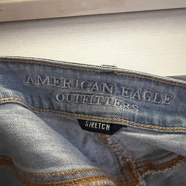 American Eagle Distressed Denim Shorts Size 10 Lace Underlay Light Wash Cut Offs - Image 3