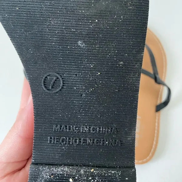 EUC | Old Navy women’s black thong strap sandals — size‎ 7 - Image 4
