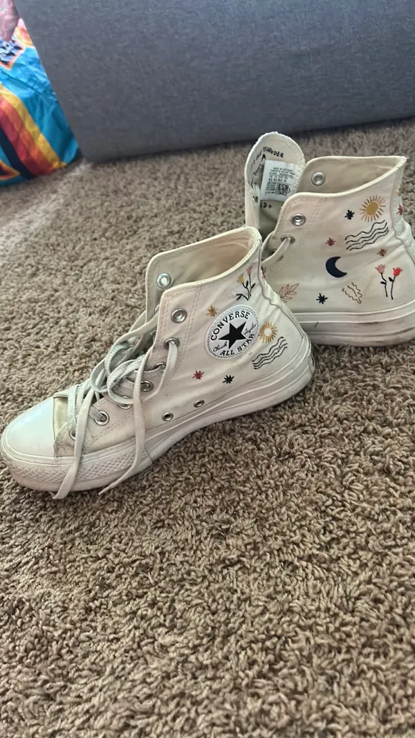 Converse All Star Embroidered Chuck Taylor Lift Platform - Image 2
