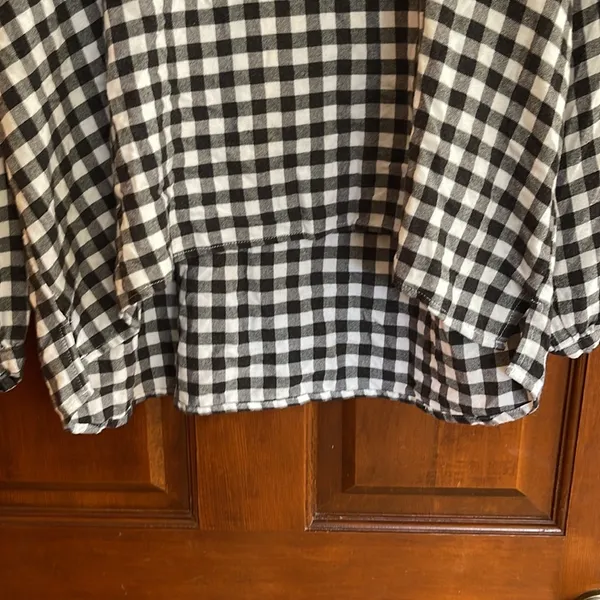 American Eagle Black and White embroidered Checkered Women's Top large - Image 6