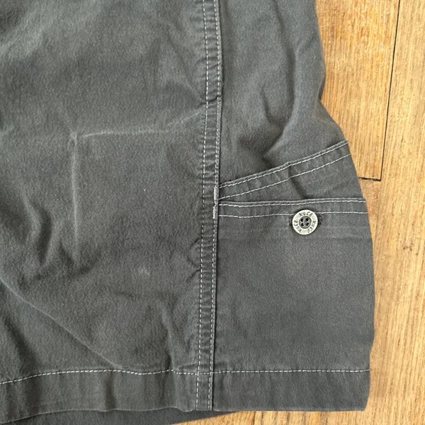 Kuhl Womens Charcoal Grey Cargo Hiking Shorts Size 6 Contrast Stitching - Image 2