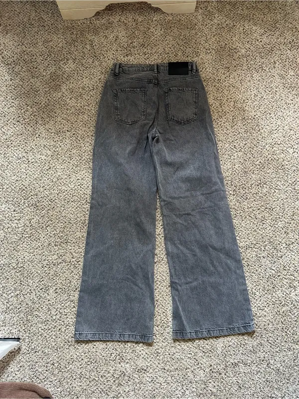 Bershka Charcoal Gray High-Rise Wide Leg Jeans with Knee Rip - Image 3