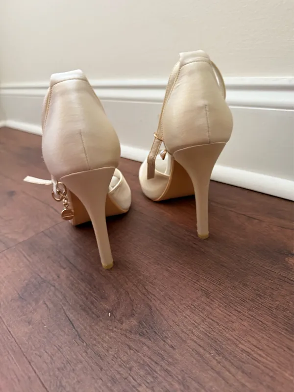 White satin platform heels Size 7.5 - Image 3
